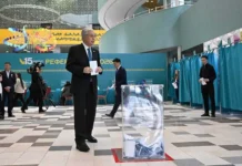 Токаев и Солозобов рассуждают о лидерах Казахстана будущего tokaev i solozobov rassuzhdayut o liderah kazahstana budushhego-infovzor-ru-0