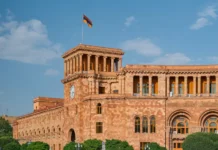 Арман Абовян о визите Пашиняна в Москву и перспективах Еревана arman abovyan o vizite pashinyana v moskvu i perspektivah erevana-infovzor-ru-0