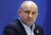artem zhoga vladimir putin obsuzhdayut pereval dyatlova s ochevidczami-infovzor-ru-0
