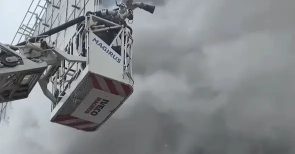 Спасатели потушили пожар на стройке на севере Москвы