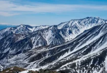 МЧС России спасает альпинистов на Мунку-Сардык в Бурятии mchs rossii spasaet alpinistov na munkusardyk v buryatii-infovzor-ru-0