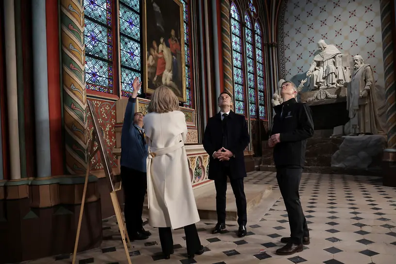 Новые идеи Макрона о витражах Виолле-ле-Дюка порождают споры-0