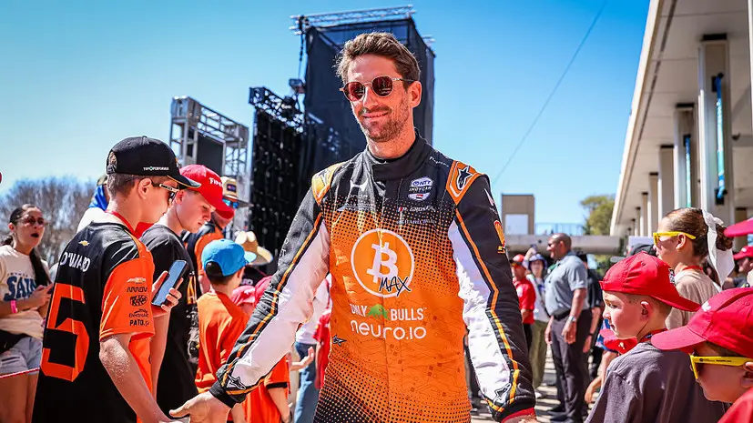 Выступающая за права животных организация ополчилась на гонщика «Индикара», сбившего птицу в гонке