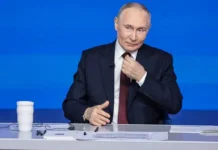 vladimir putin i kir starmer osmatrivayut fregat admiral grigorovich-infovzor-ru-0