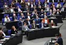 ЕС на грани запрета партий АдГ и Европы суверенных наций es na grani zapreta partij adg i evropy suverennyh naczij-infovzor-ru-0