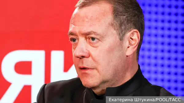 Медведев высмеял «отлично говорящих» на русском Пашиняна и Зеленского 