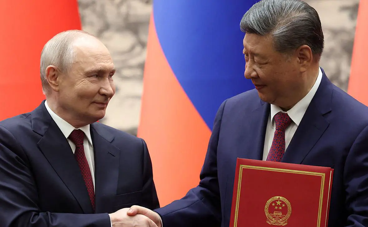 Владимир Путин и Си Цзиньпин (Максим Шеметов / Reuters)