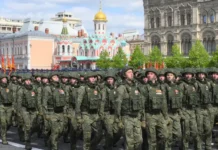 voennosluzhashhie zony svo i geroi rf parad pobedy na krasnoj ploshhadi-infovzor-ru-0