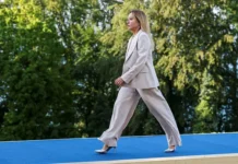 Джорджа Мелони: саммит G7 потрясен ее поступком dzhordzha meloni sammit 7 potryasen ee postupkom-infovzor-ru-0