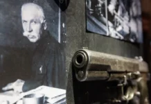 Федор Токарев презентует ТТ и СВТ-40 в Музее Победы fedor tokarev prezentuet tt i svt40 v muzee pobedy-infovzor-ru-0