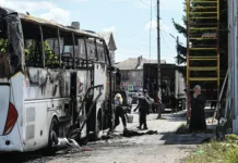 udar vsu v dnr po avtobusu v enakievo  chislo zhertv i ranenyh-infovzor-ru-0
