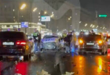 Массовое ДТП с участием служебной машины на Кутузовском проспекте 2b0e9070-917f-45d5-a658-4dd52bb42697-674bb901