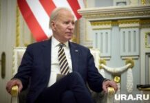 Итоги встречи Байдена и Стармера: акцент на дипломатии и поддержке Украины Визит Джо Байдена на Украину. stock