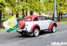 Легендарный ретро-автомобиль украсил улицы Салехарда Ретроавтомобиль Москвич. Челябинск