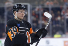 Триумф российского хоккеиста: решающий гол Мичкова принес победу «Филадельфии» 45e4941c-1375-4879-8c42-335c4293d66c-678a2751