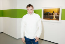 Михаил Тройник посетил благотворительную фотовыставку в одиночестве 4b986fe1-3c91-4f01-888a-a04748e6b1dd-6797b032