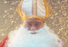 Скандальное видео с украинским Дедом Морозом взорвало интернет 0df1c32c-78c9-4f6c-94c0-0ad8d162c3eb-67bfb5b9