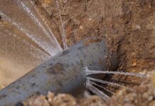 В Биробиджане жители дома добиваются улучшения коммунальных условий 127d8306-3239-414e-8573-fcdd2319c815-67c342a9