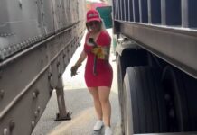 Очаровательная дальнобойщица покорила мир эффектным образом в красном мини 1993941c-8c73-49ca-8485-ee719d74b1c8-67b8fcea