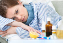 Прогноз сезонной заболеваемости гриппом в России: что нас ждет зимой Sick woman lying in bed