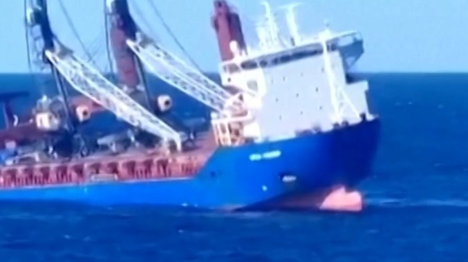В Сети появились кадры крушения грузового судна Ursa Major