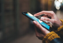 PointFingerOnScreenMobilePhoneCloseupPersonTextingText