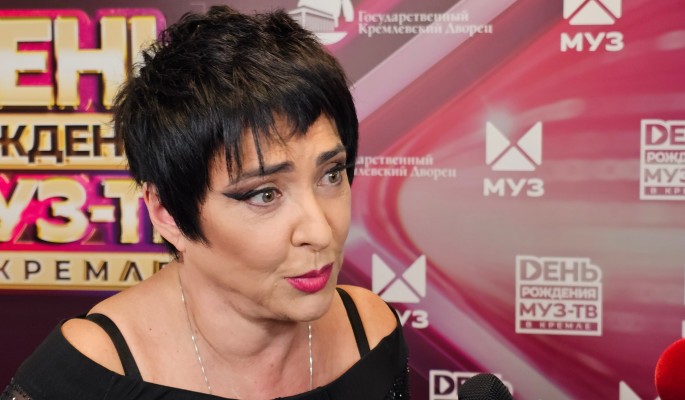 "Разорваны до темных щелей": Лолита снова вляпалась в скандал из-за внешнего вида