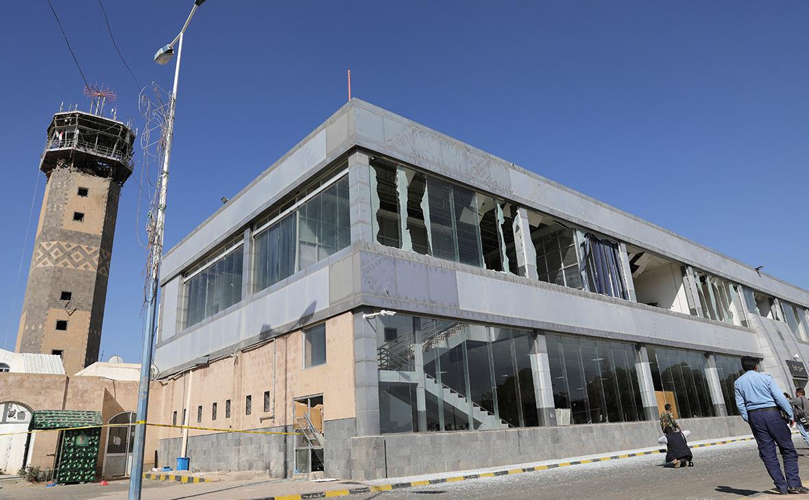 Аэропорт в Сане после израильского авиаудара, Йемен, 27 декабря 2024 года (Khaled Abdullah / Reuters)