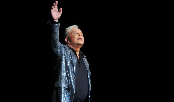 Не оберегали от сигарет и алкоголя: в смерти Моисеева усмотрели подозрительное