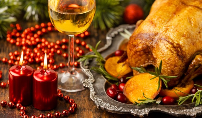 Традиционный рецепт рождественского блюда: гусь с яблоками и черносливом