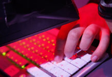 Финал первой профессиональной Российской Киберспортивной Лиги по CSGO на площадке Yota Arena