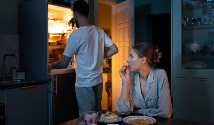 Есть перед сном вредно? Однозначный совет от нутрициолога