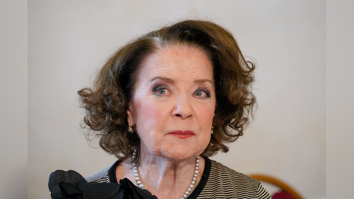 Shot: Ларисе Голубкиной экстренно потребовалась помощь врачей