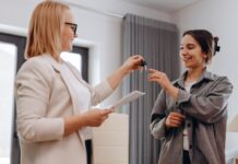 Как безопасно арендовать квартиру: советы экспертов Госдумы 55e6f314-9a6a-4210-a2bf-7924f42a1647-67c88403