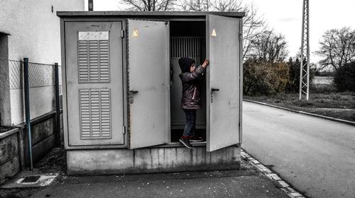 В Крыму гостеприимно распахнуты трансформаторные будки