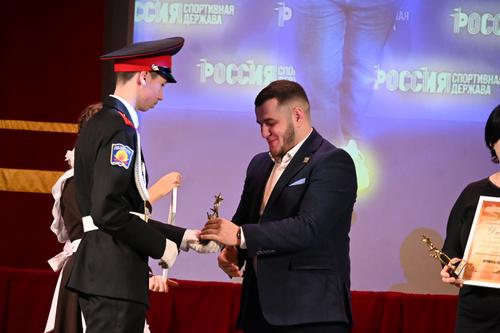 Постпред Коми при президенте РФ Мамонов назвал лауреатов премии «Сможем вместе победить» примером для подражания