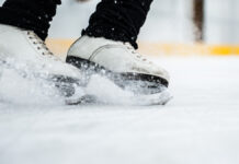 Громкий скандал в мире спорта между российским чемпионом и украинским фигуристом CloseUpPhotoOfAnOldWhiteFigureSkatingShoes