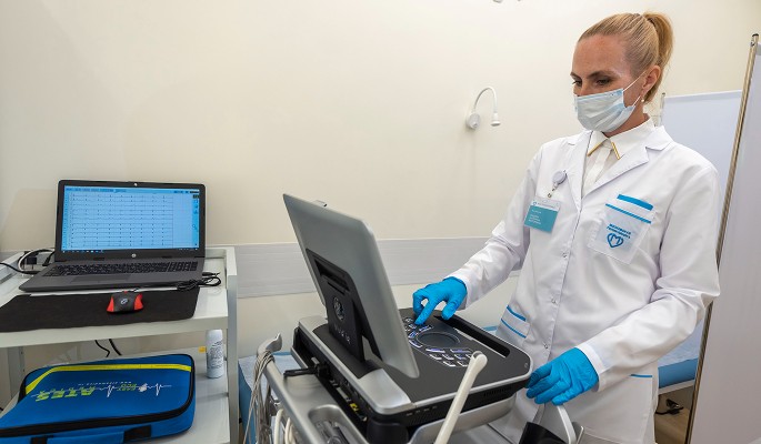 Для больниц и поликлиник Москвы закупили более трех тысяч единиц кардиологического оборудования