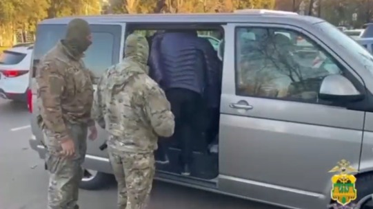 Чиновник украл тонны песка