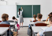 Учительница получила условный срок за неподобающие отношения с учеником 8f0ed82c-cd5c-40f9-bf22-e720eee15b59-67da30fd