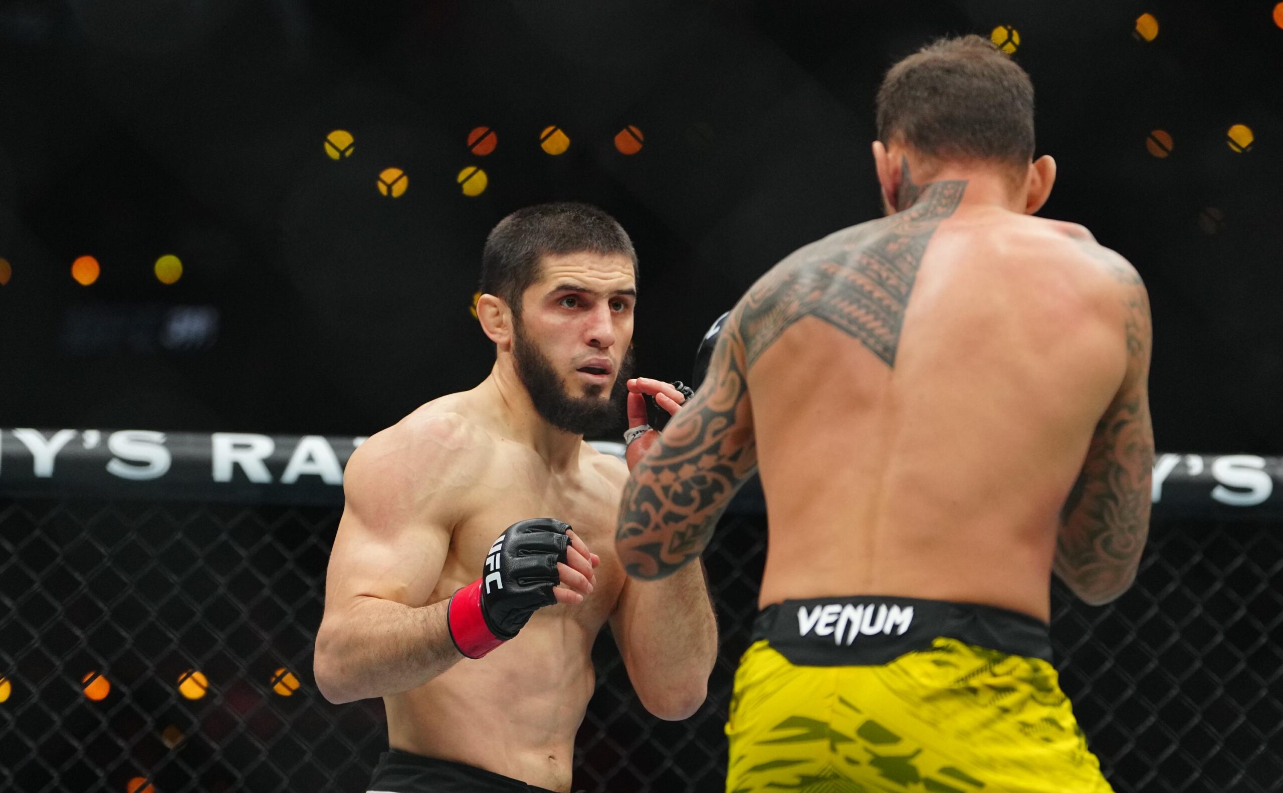 Ислам Махачев (Global Look Press)