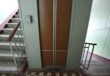 Работа лифта в одном из московских домов