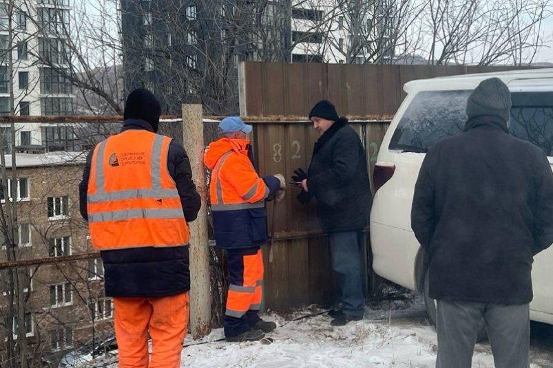 Во Владивостоке ликвидируют незаконную стоянку Администрация Владивостока