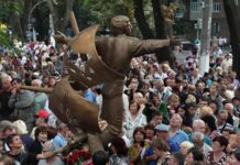 Демонтаж памятника Высоцкому всколыхнул жителей Одессы bd5beef4-4ba7-4c28-a838-058152a60e3a-67d6f21d