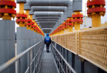 Драматическая атака дронов на стратегический объект газовой инфраструктуры d0e7b7cb-60c4-47be-9da9-16c1b63514e4-67d8399d