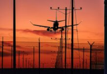 Воздушная тревога заставила пассажирский самолет изменить курс в последний момент d4486ae3-93d6-41d0-a067-deee27c7b337-67e14a84