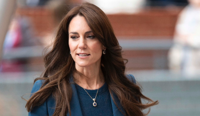 Королевский эксперт заявил, что вместо Кейт Миддлтон на улицу выходит актриса