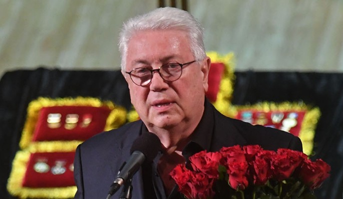 Поседевший Винокур попрощался с другом