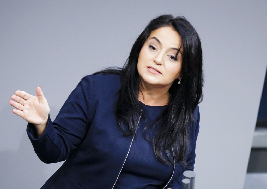 Севим Дагделен