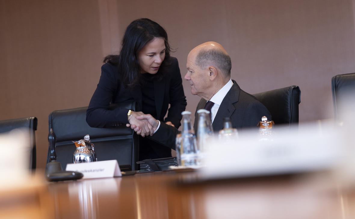 Анналена Бербок и Олаф Шольц ( Axel Schmidt / Getty Images)